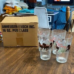 Budweiser Clydesdales Seasons Greetings glass vintage pint glasses